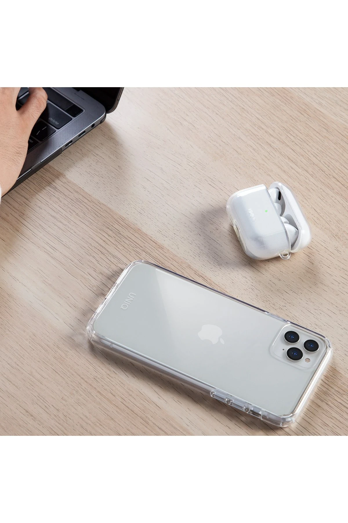 Uniq Airpods 4 (4.nesil) Glase Silikon Kılıf Şeffaf - Görsel 4