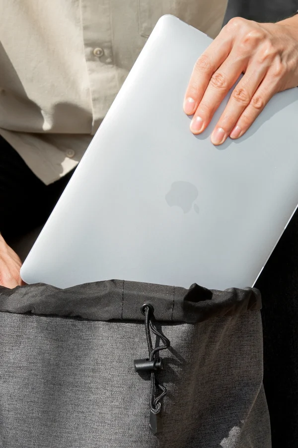 Uniq Macbook Air 15 (2024) Vero Macbook Kapak - Şeffaf - Görsel 4